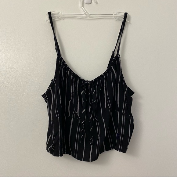 NWT Hollister cropped tie-front striped tank top - Picture 2 of 6